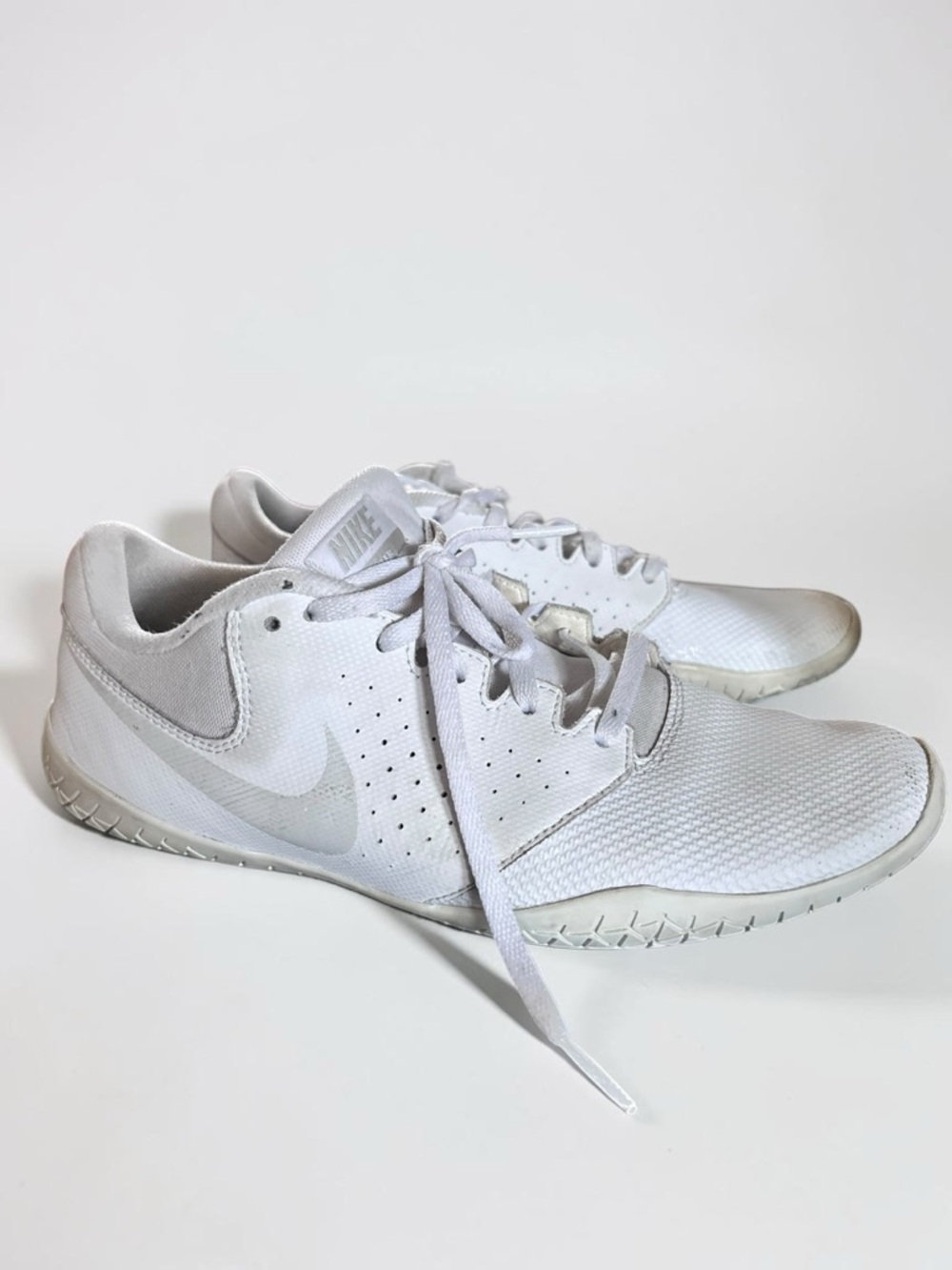 Nike White Training Shoes Size 8.5 Womens Minimal Athletic Sneakers